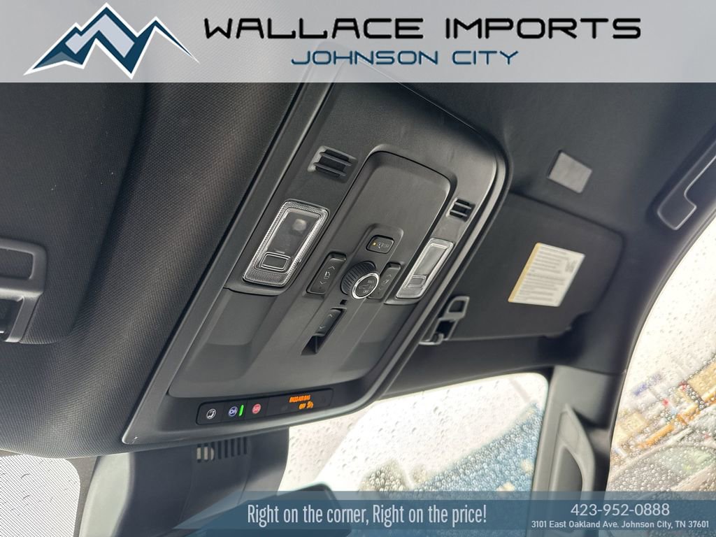 Used 2025 GMC Yukon Denali AWD/4WD image 15
