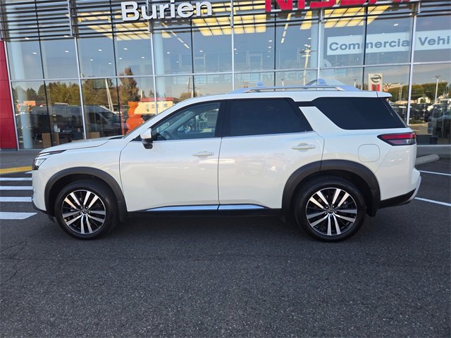 Used 2023 Nissan Pathfinder Platinum image 11