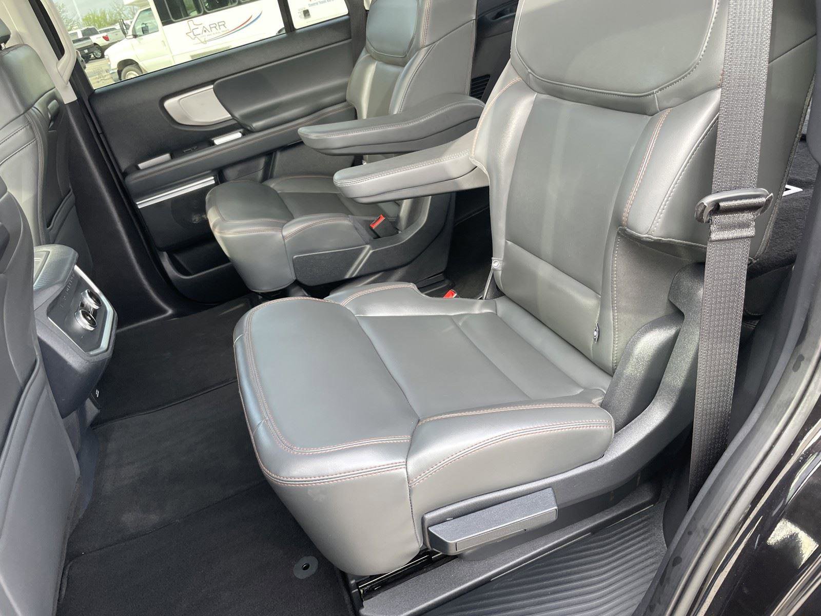 Used 2025 Ford Expedition Active AWD/4WD image 24