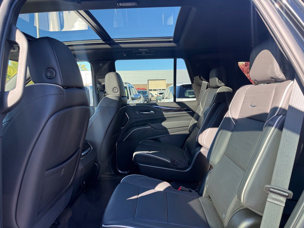 Used 2023 Cadillac Escalade Sport w/ LPO, ONYX Package AWD/4WD image 15