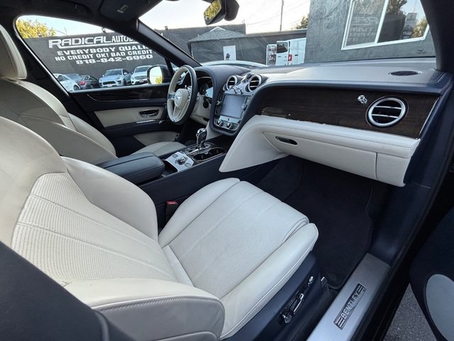 Used 2019 Bentley Bentayga AWD/4WD image 39