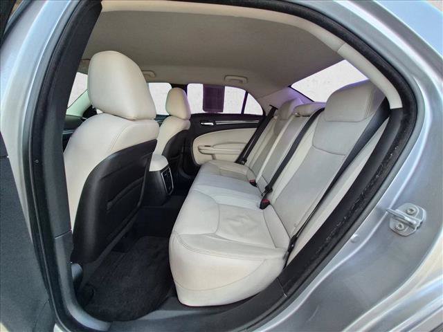 Used 2017 Chrysler 300 Limited RWD image 18