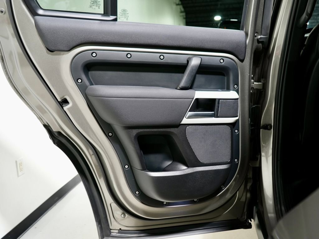 Used 2021 Land Rover Defender 110 SE image 27