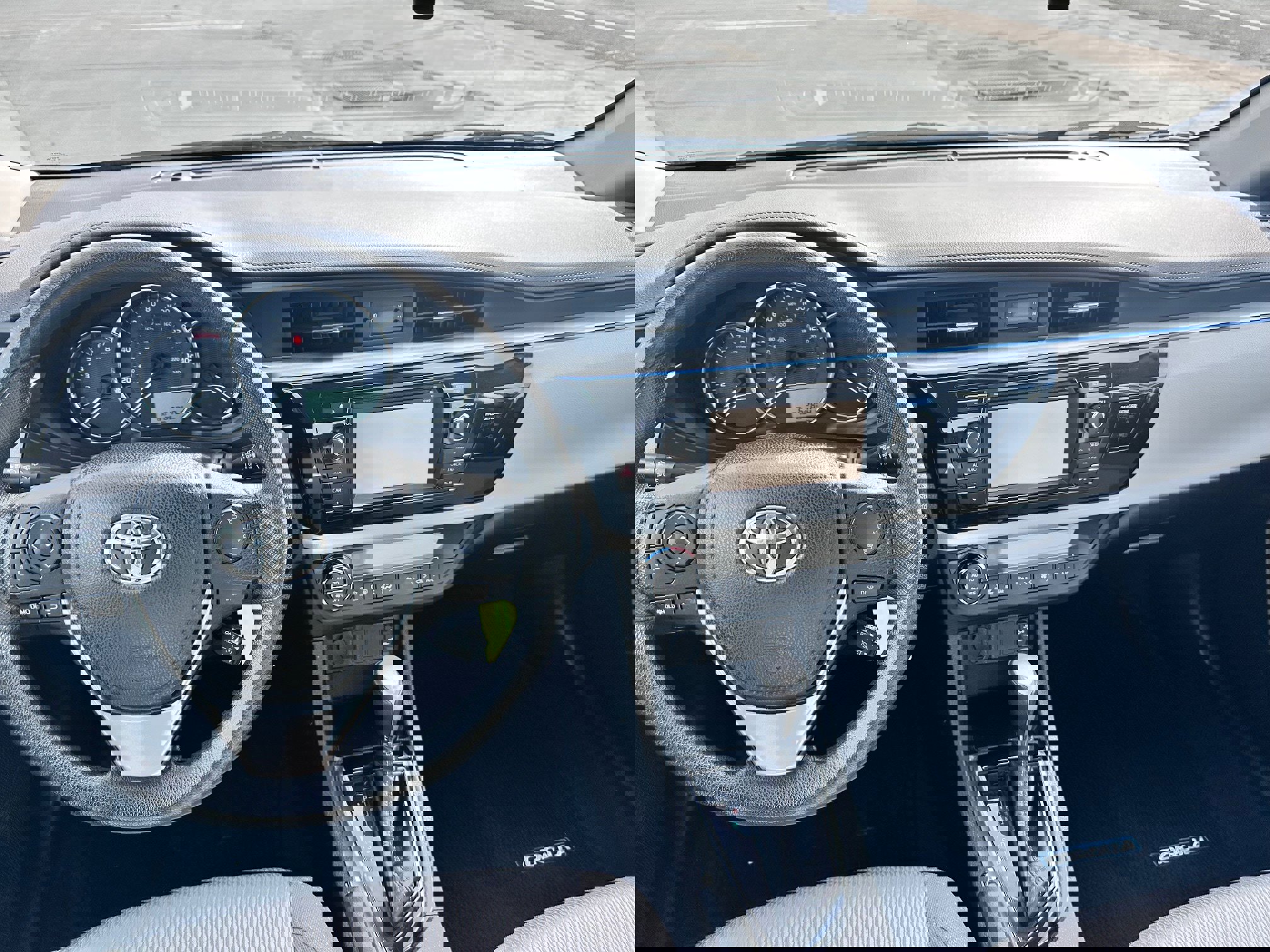 Used 2015 Toyota Corolla LE image 8