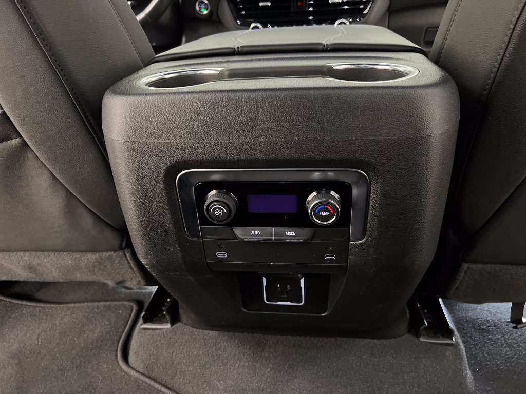 Used 2025 Chevrolet Suburban LT RWD image 28
