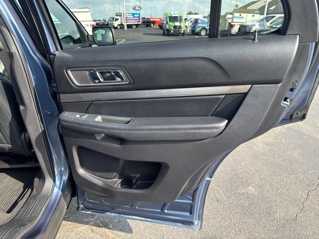 Used 2019 Ford Explorer XLT w/ Equipment Group 202A AWD/4WD image 41