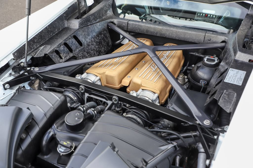 Used 2018 Lamborghini Huracan Performante AWD/4WD image 36