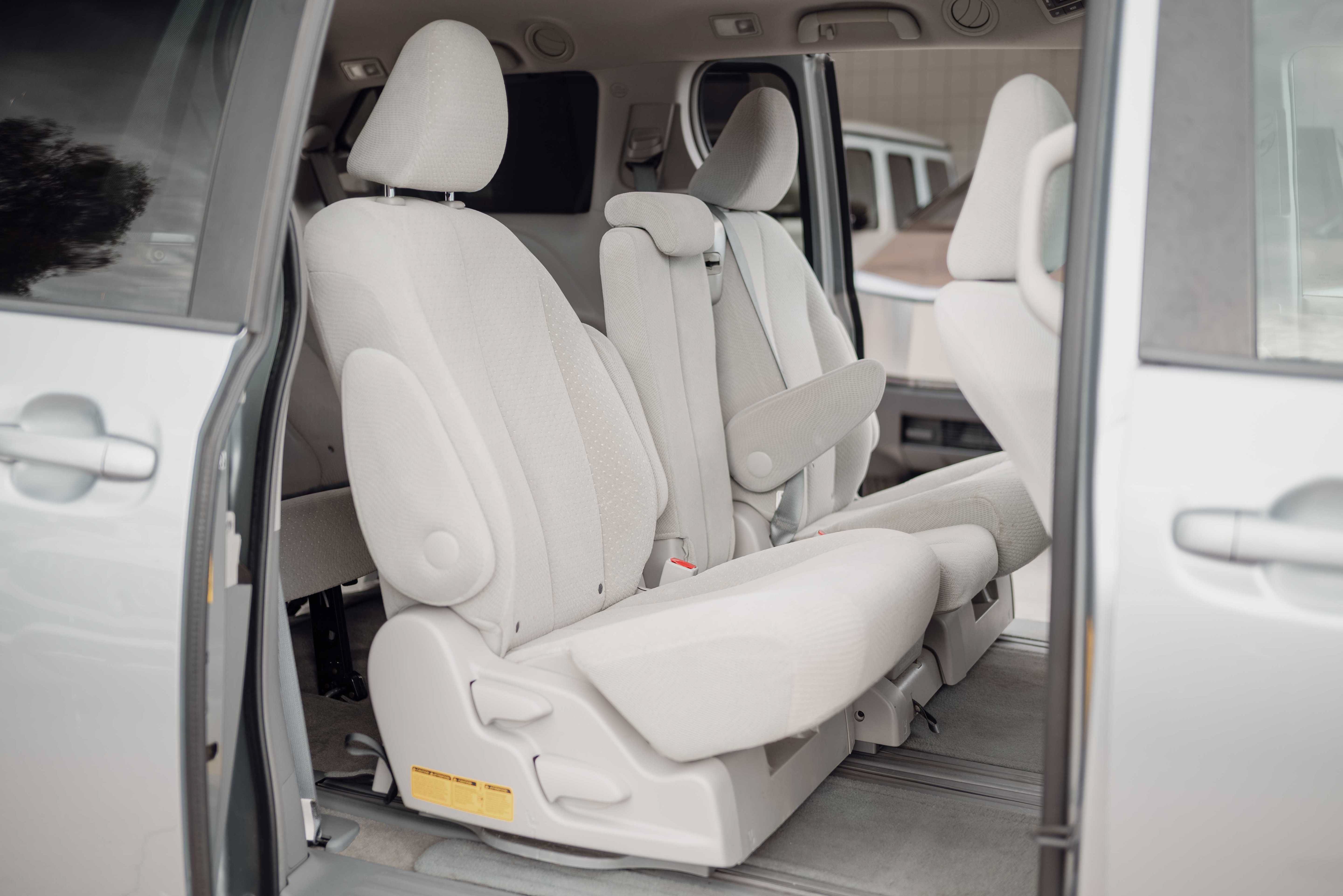 Used 2014 Toyota Sienna LE FWD image 12