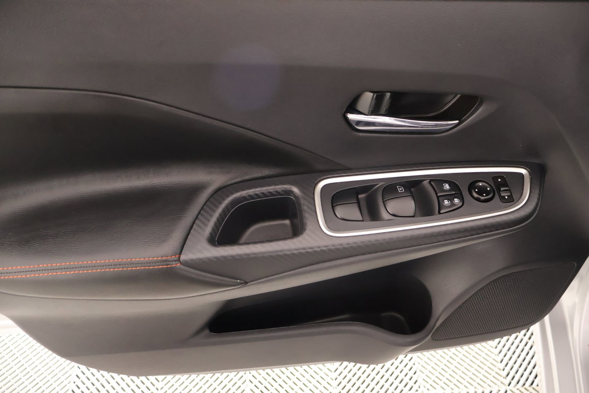 Used 2025 Nissan Versa SR w/ Trunk Package FWD image 15
