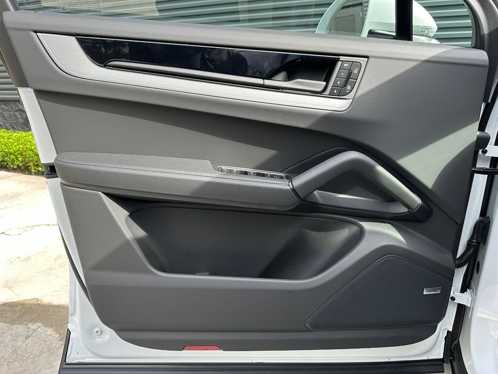 New 2026 Porsche Cayenne Coupe AWD/4WD image 16