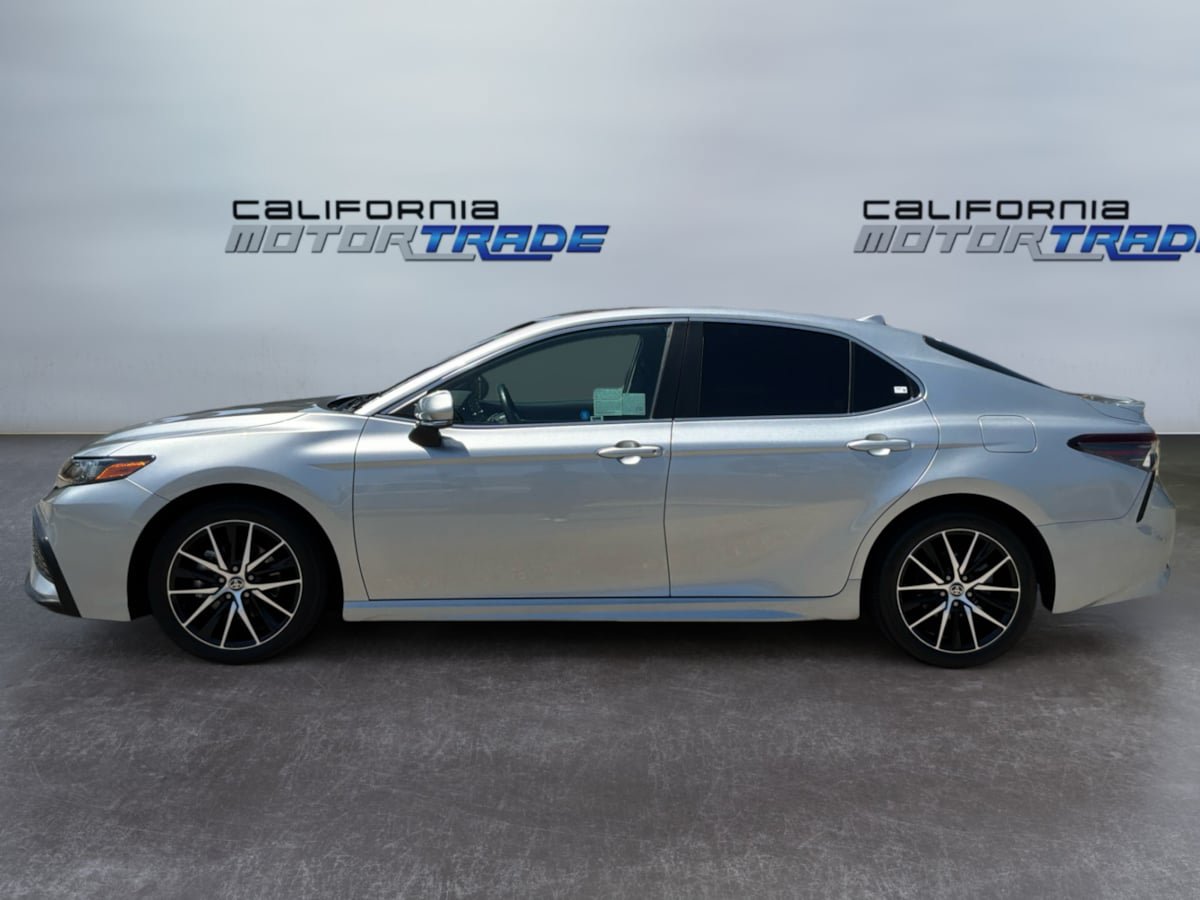 Used 2024 Toyota Camry SE FWD image 8