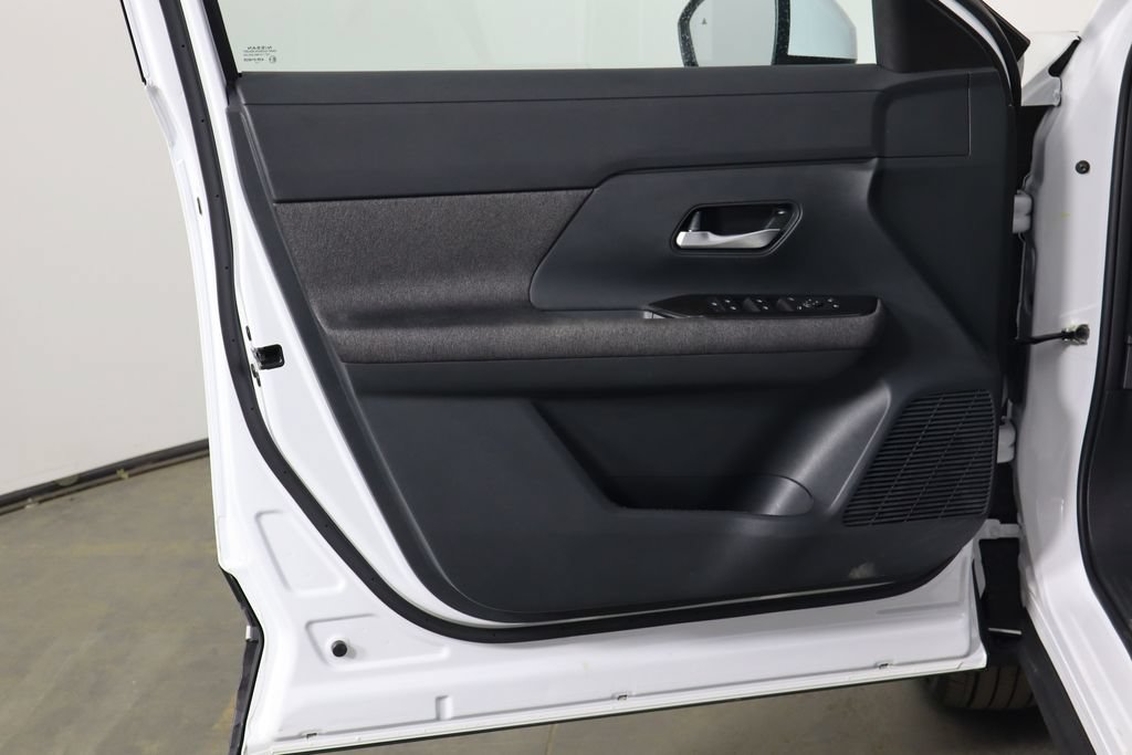Used 2025 Nissan Kicks SV FWD image 19