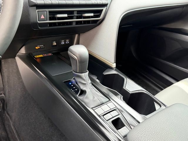 Used 2025 Toyota Camry SE w/ Convenience Package image 24