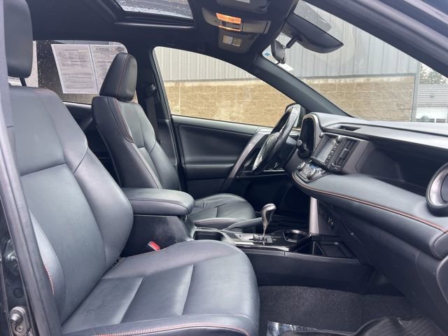 Used 2017 Toyota RAV4 SE w/ Advanced Technology Package image 11