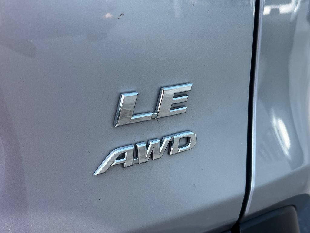 Used 2021 Toyota RAV4 LE AWD/4WD image 14