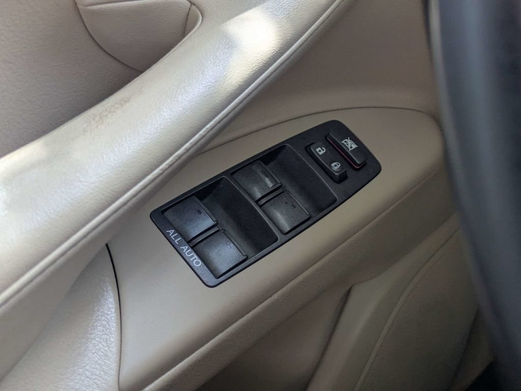 Used 2009 Lexus LX 570 4WD image 24