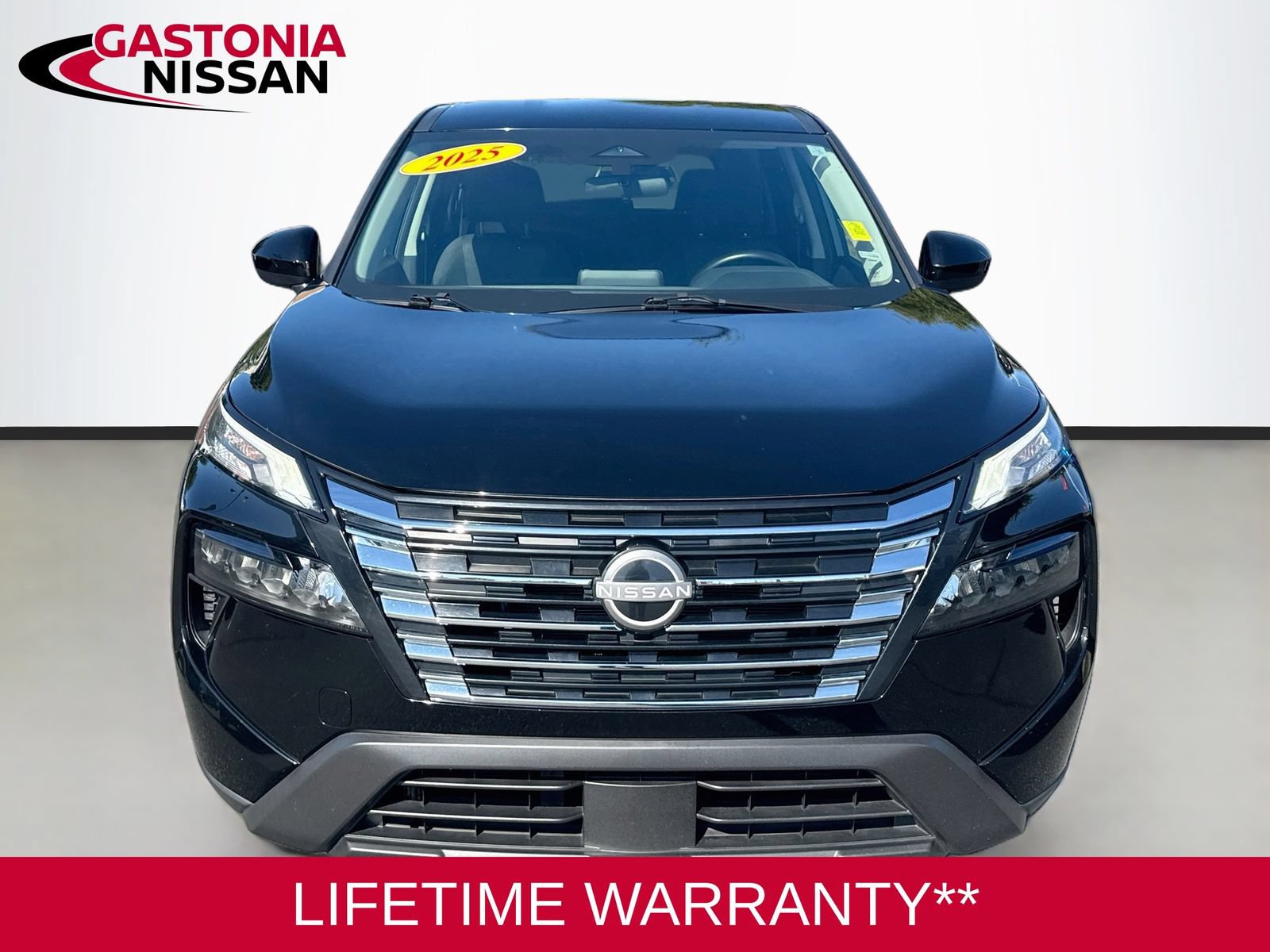 Used 2025 Nissan Rogue SV AWD/4WD image 2