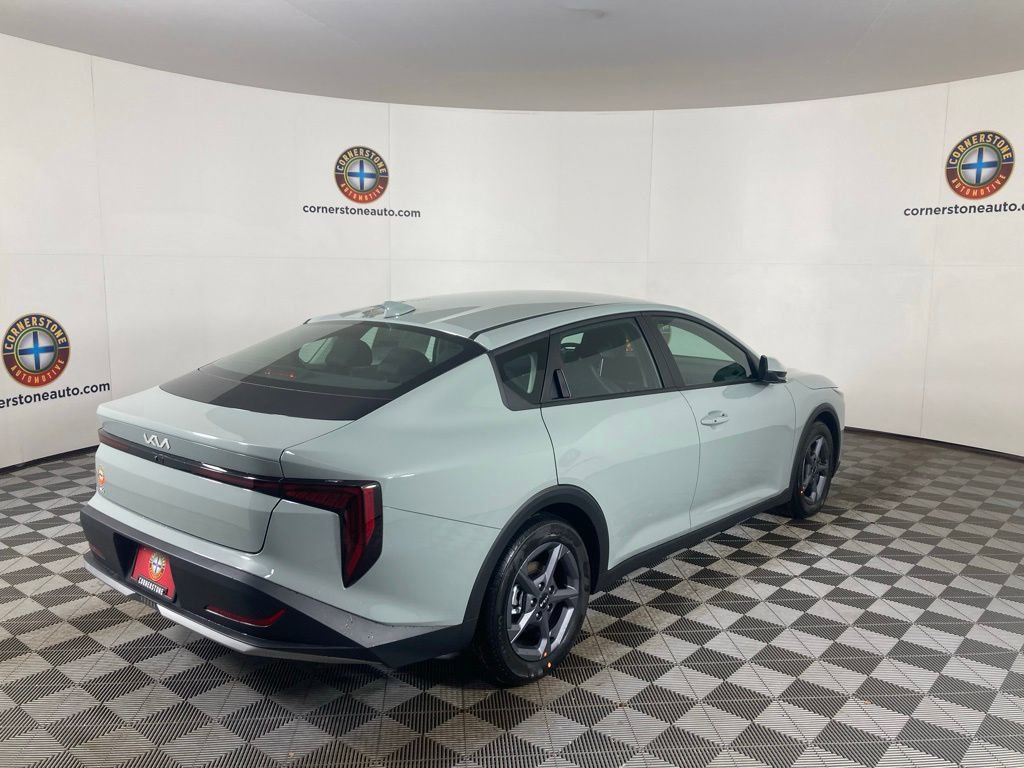 New 2025 Kia K4 LXS image 18