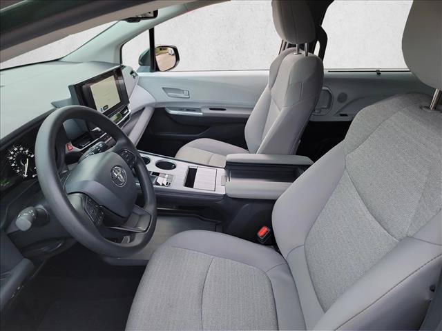 Used 2026 Toyota Sienna LE FWD image 13