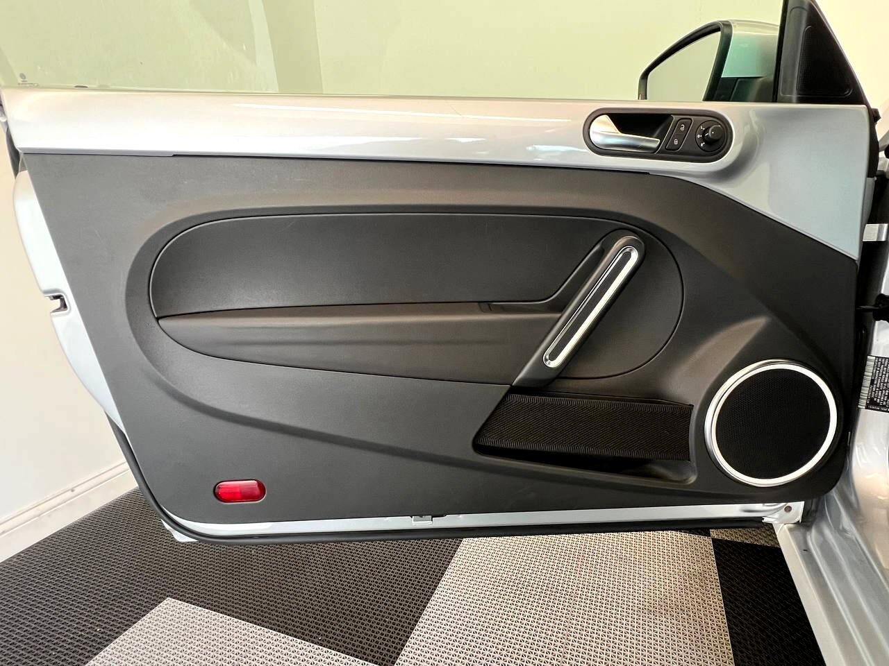 Used 2013 Volkswagen Beetle 2.5 image 7