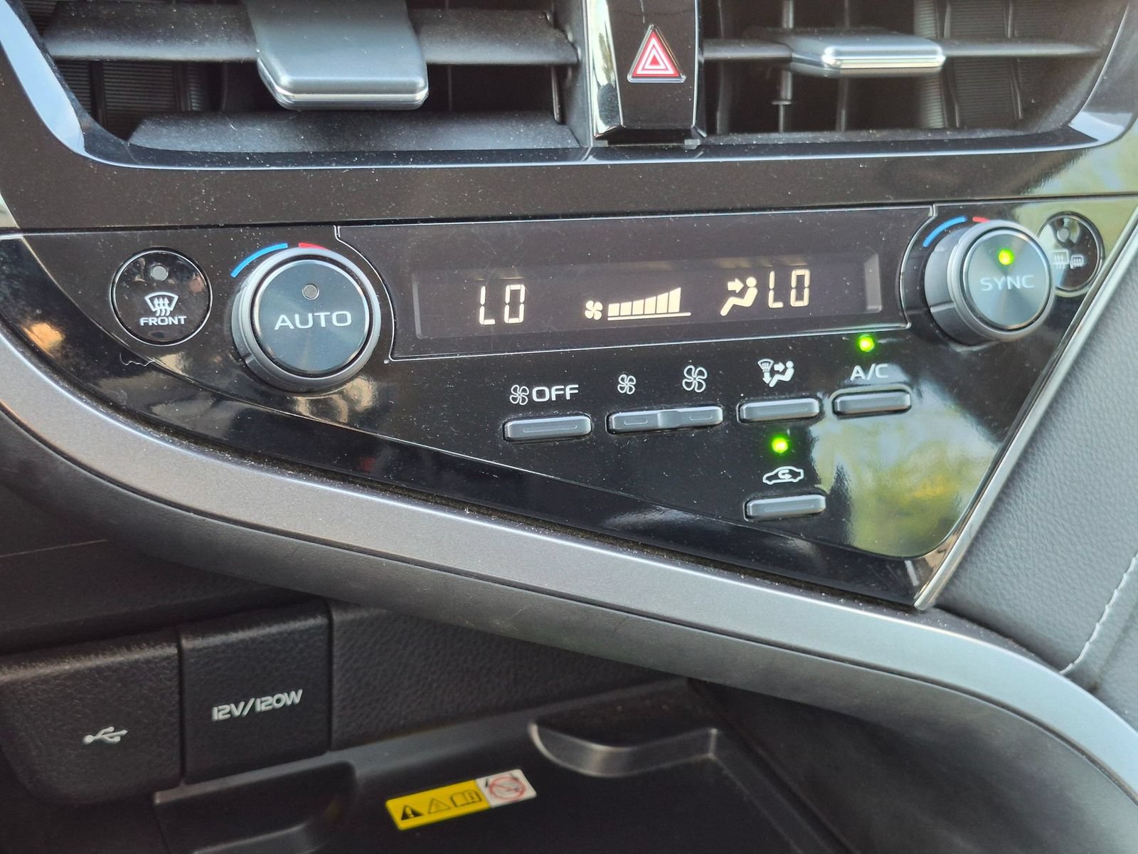 Used 2022 Toyota Camry XSE FWD image 24