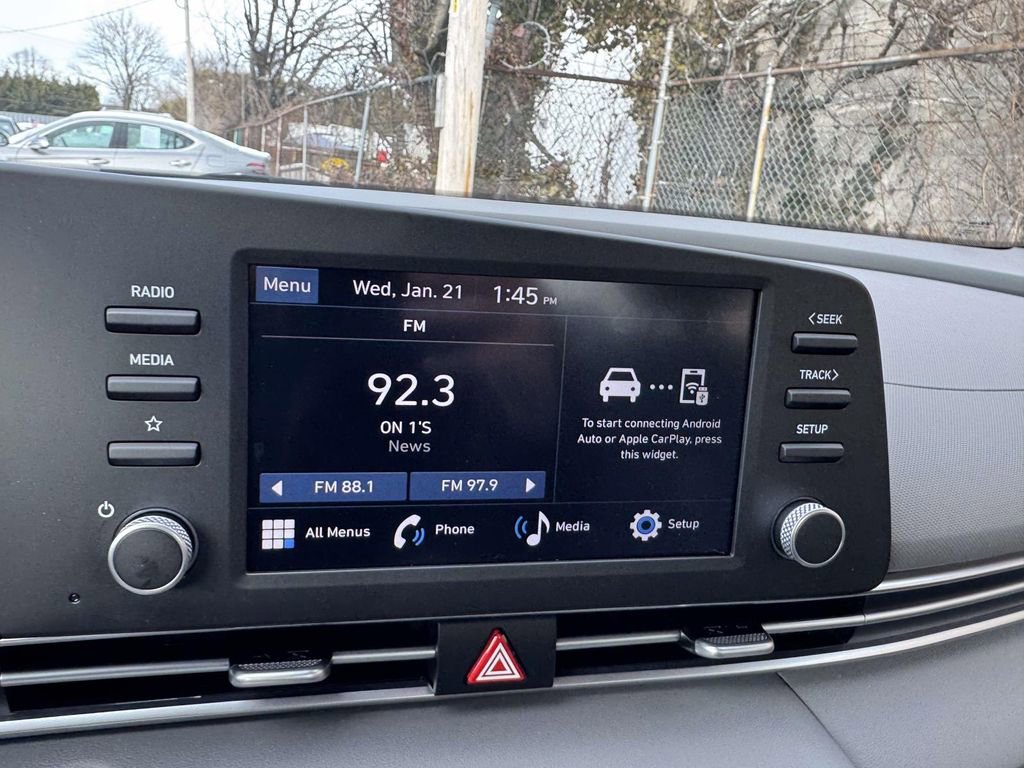 Certified 2025 Hyundai Elantra Sport image 24