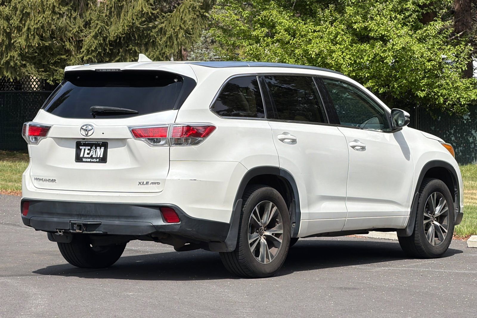 Used 2016 Toyota Highlander XLE AWD/4WD image 4