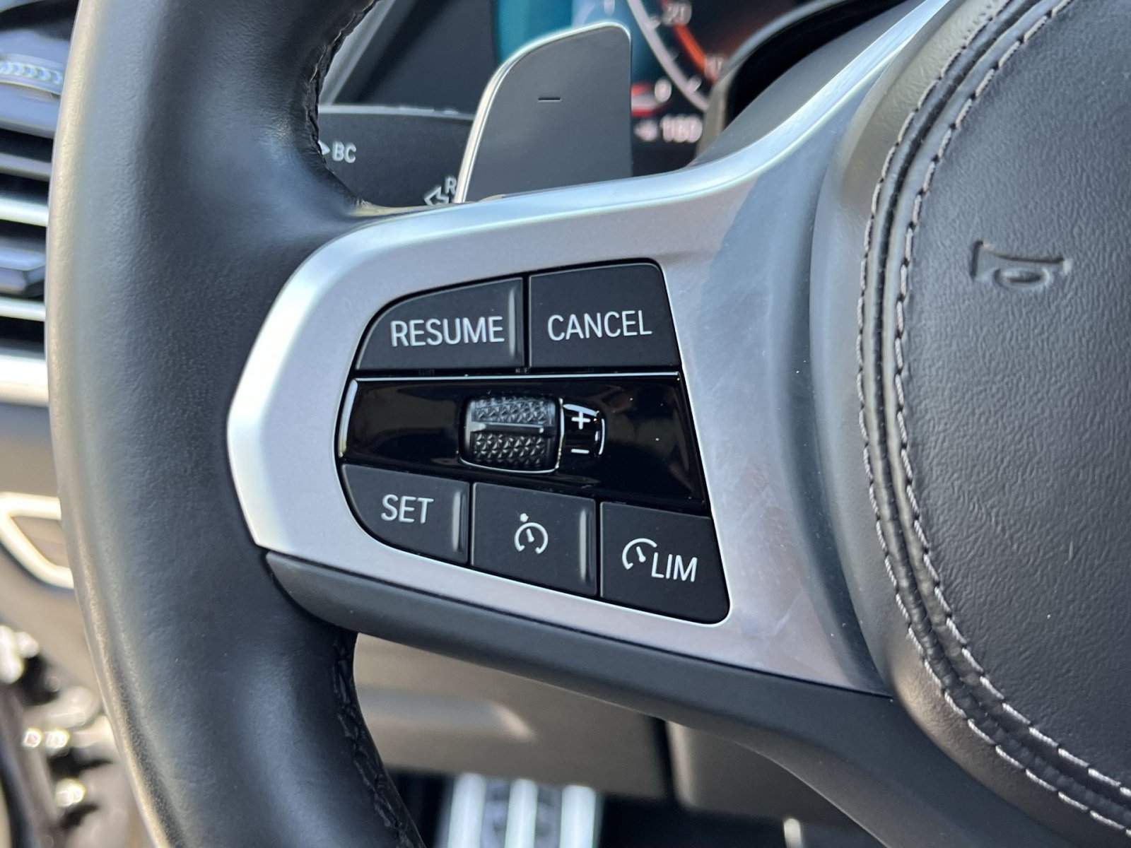 Used 2023 BMW X6 xDrive40i w/ M Sport Package AWD/4WD image 36