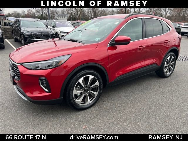 Used 2023 Ford Escape Platinum image 2