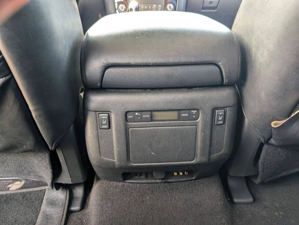 Used 2012 INFINITI QX56 4WD w/ Deluxe Touring Pkg image 39