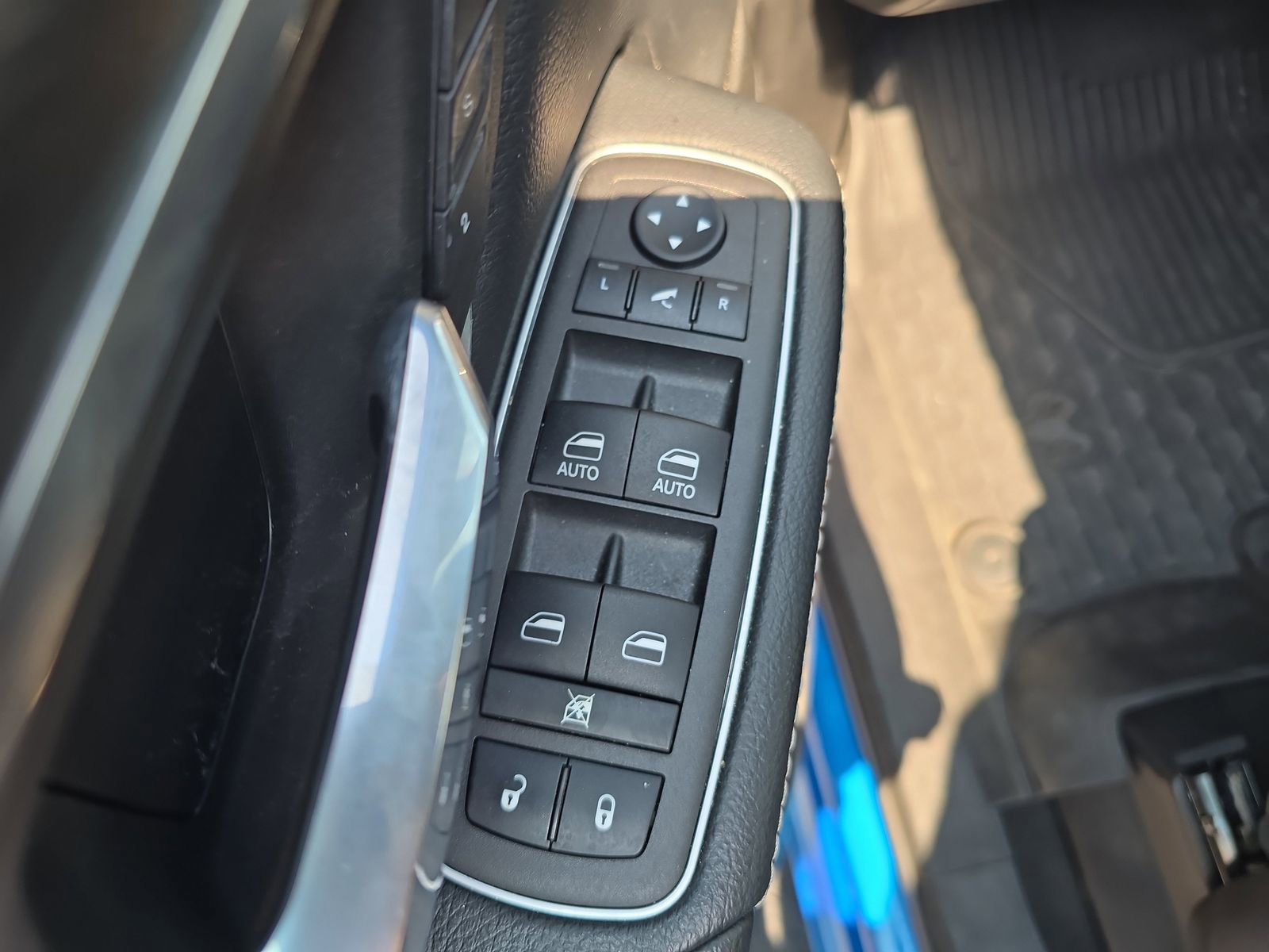 Used 2024 RAM 1500 Laramie image 13