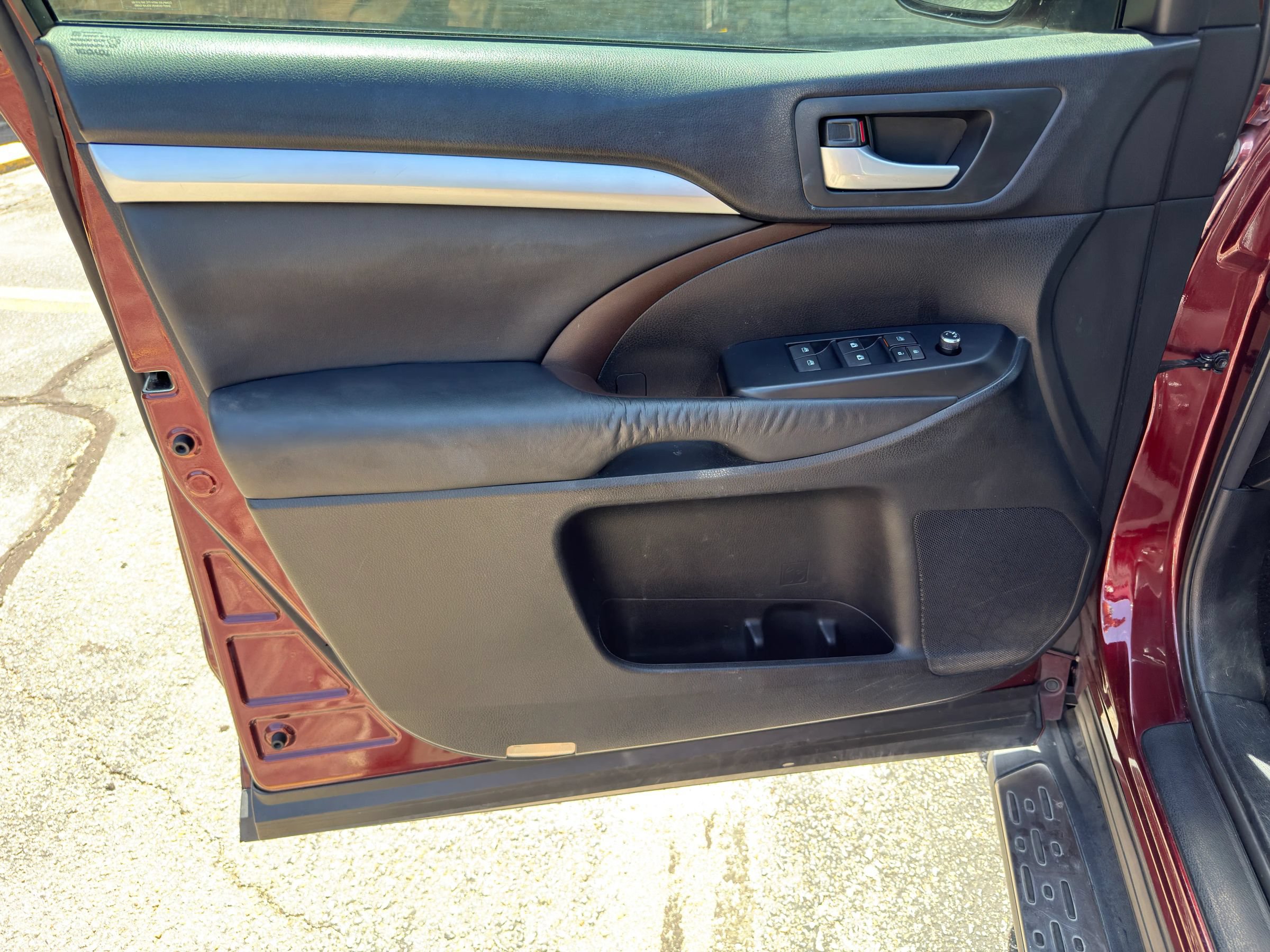 Used 2015 Toyota Highlander XLE FWD image 29