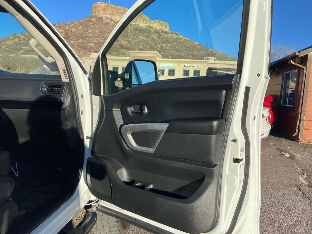 Used 2023 Nissan Titan SV w/ SV Convenience Package image 28