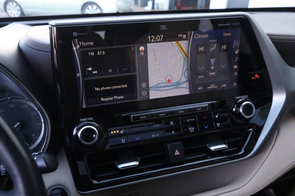 Used 2021 Toyota Highlander Platinum image 18