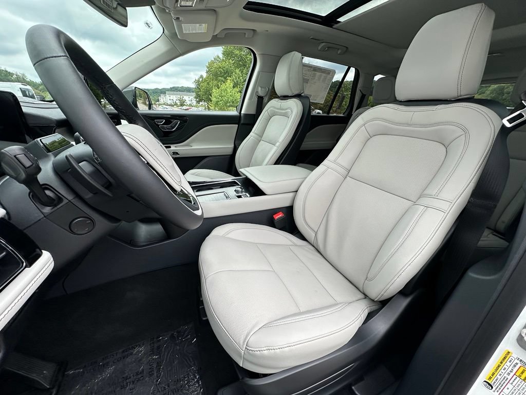 New 2026 Lincoln Aviator Reserve w/ Jet Appearance Package AWD/4WD image 16