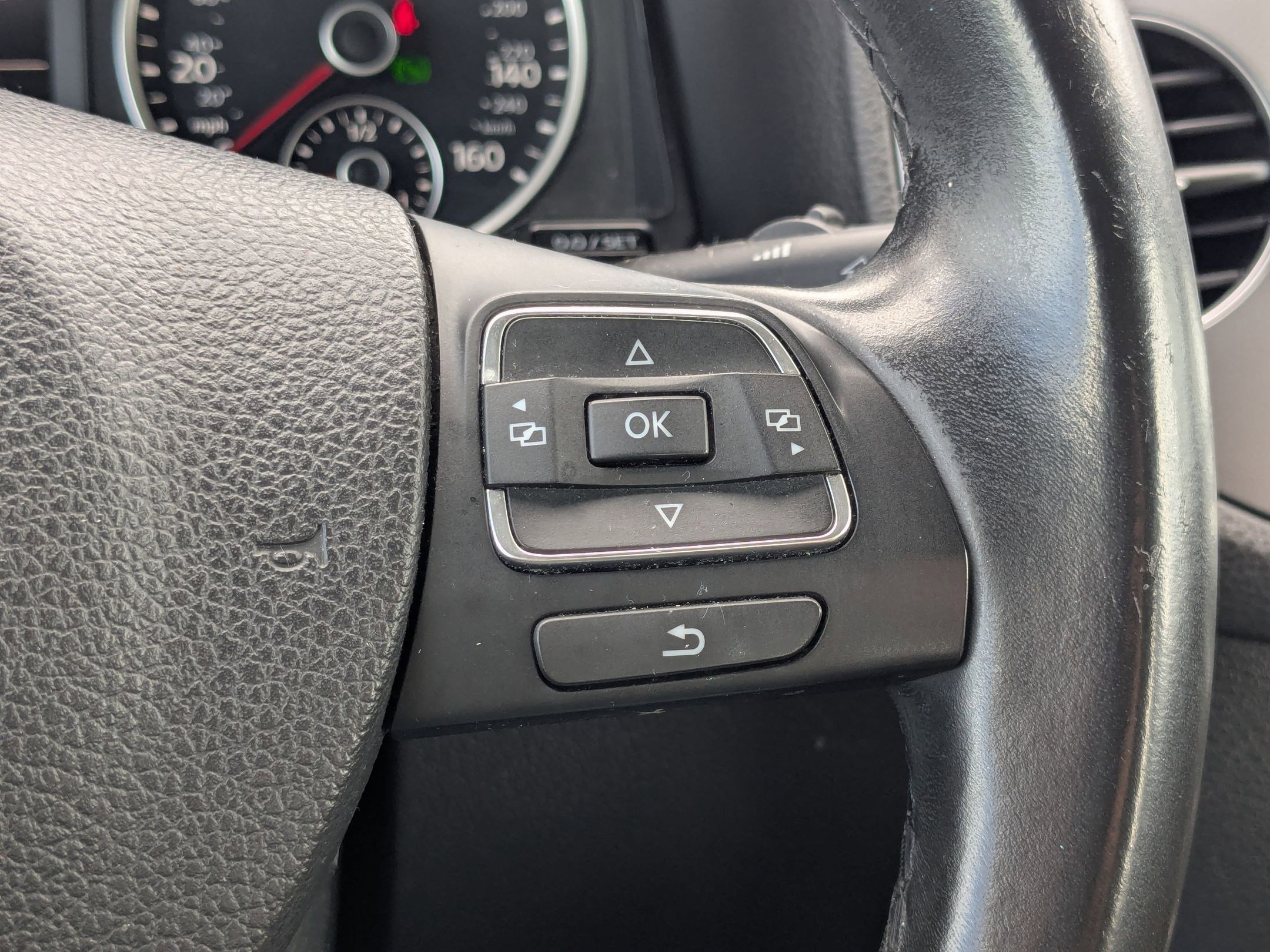 Used 2017 Volkswagen Tiguan S image 20