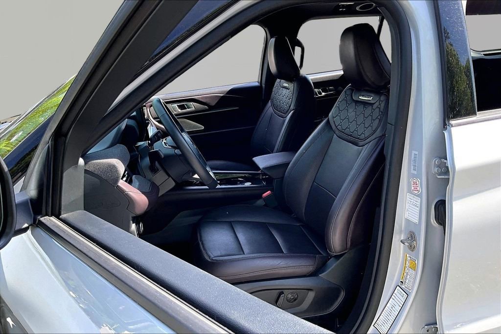 Used 2025 Ford Explorer Platinum w/ LUX Leather Package image 15