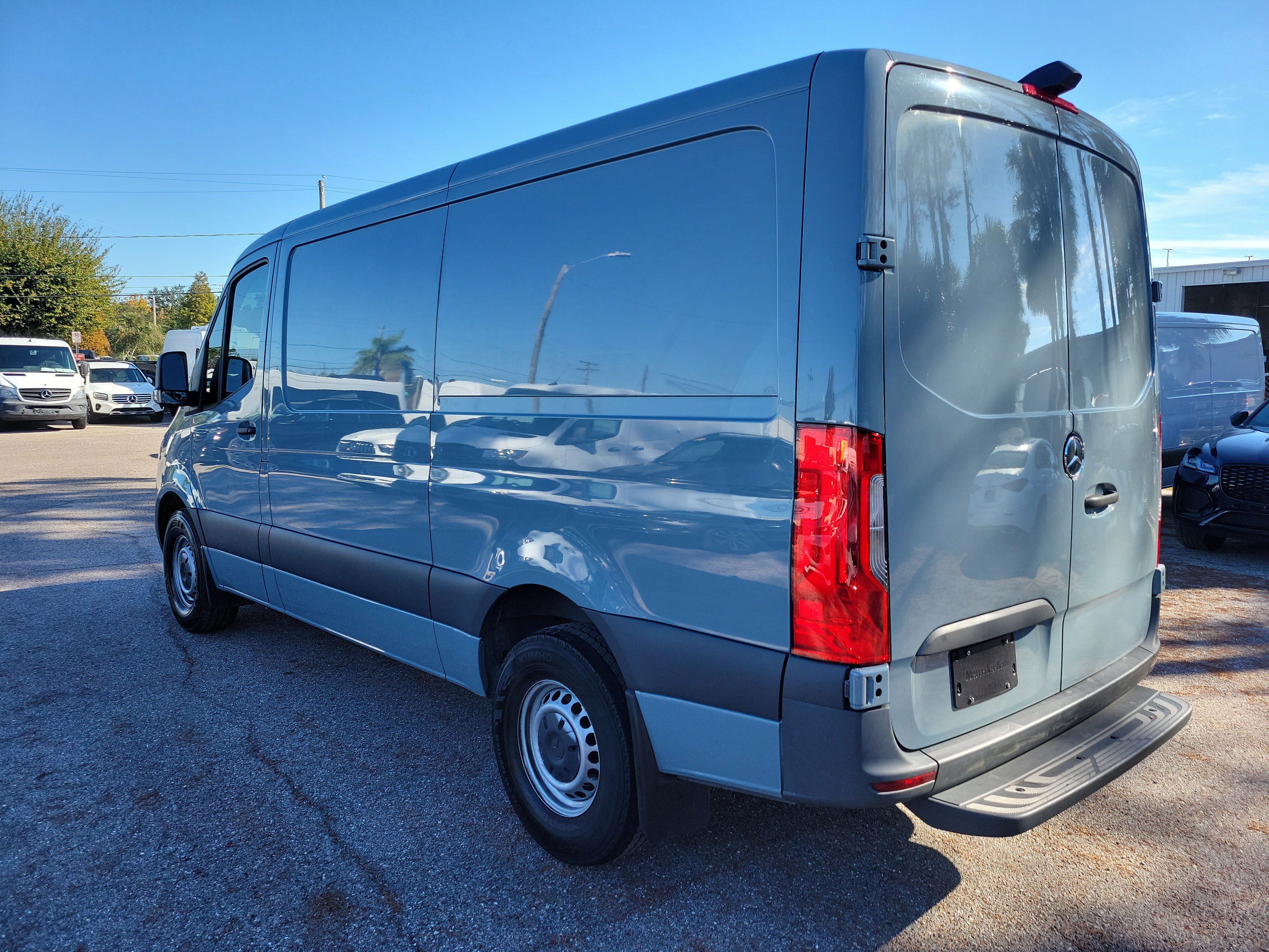 Used 2024 Mercedes-Benz Sprinter 2500 image 3