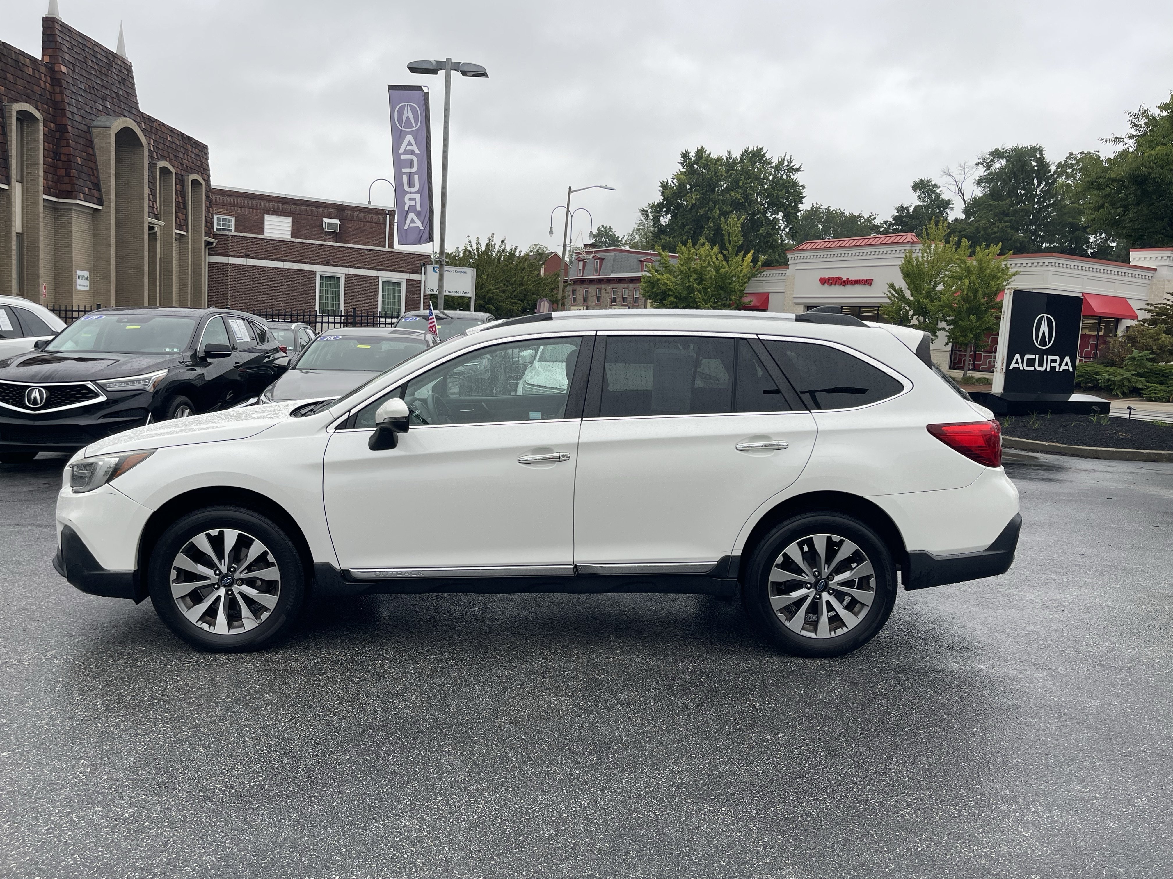 Used 2018 Subaru Outback 3.6R Touring AWD/4WD image 4