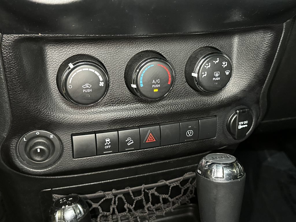 Used 2017 Jeep Wrangler Unlimited Sahara w/ Max Tow Package AWD/4WD image 27