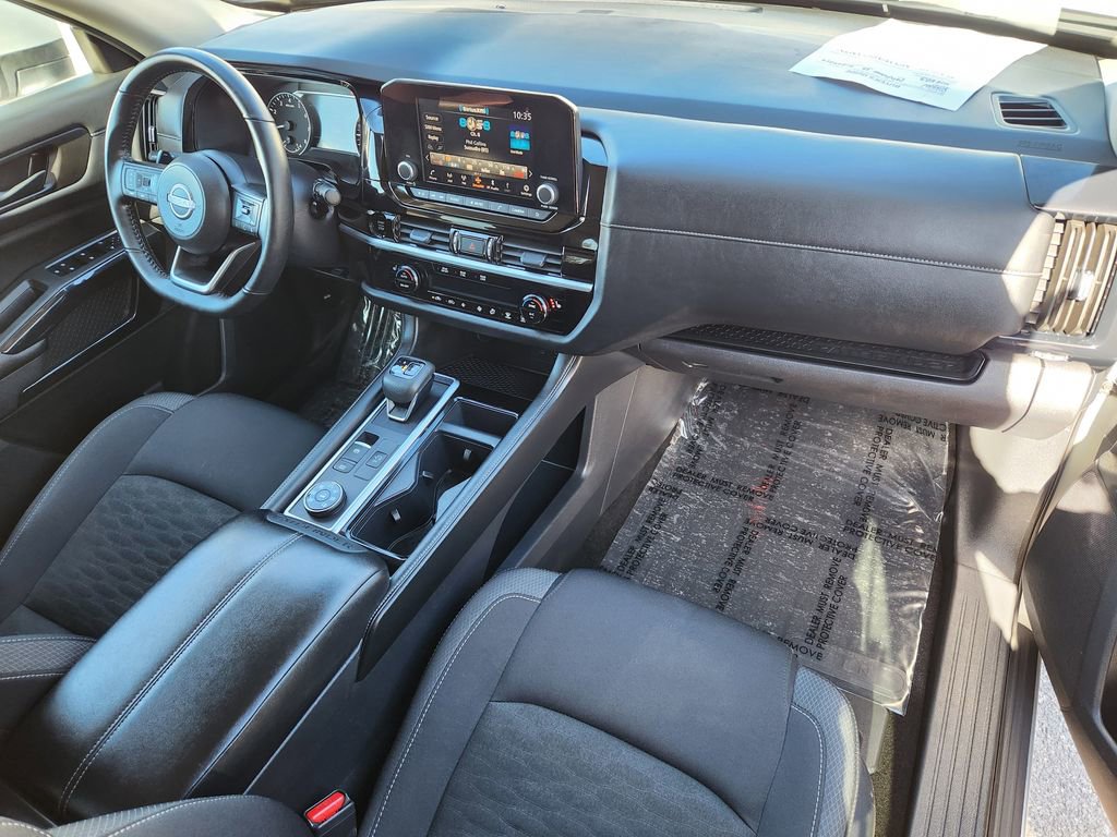 Used 2025 Nissan Pathfinder SV image 17