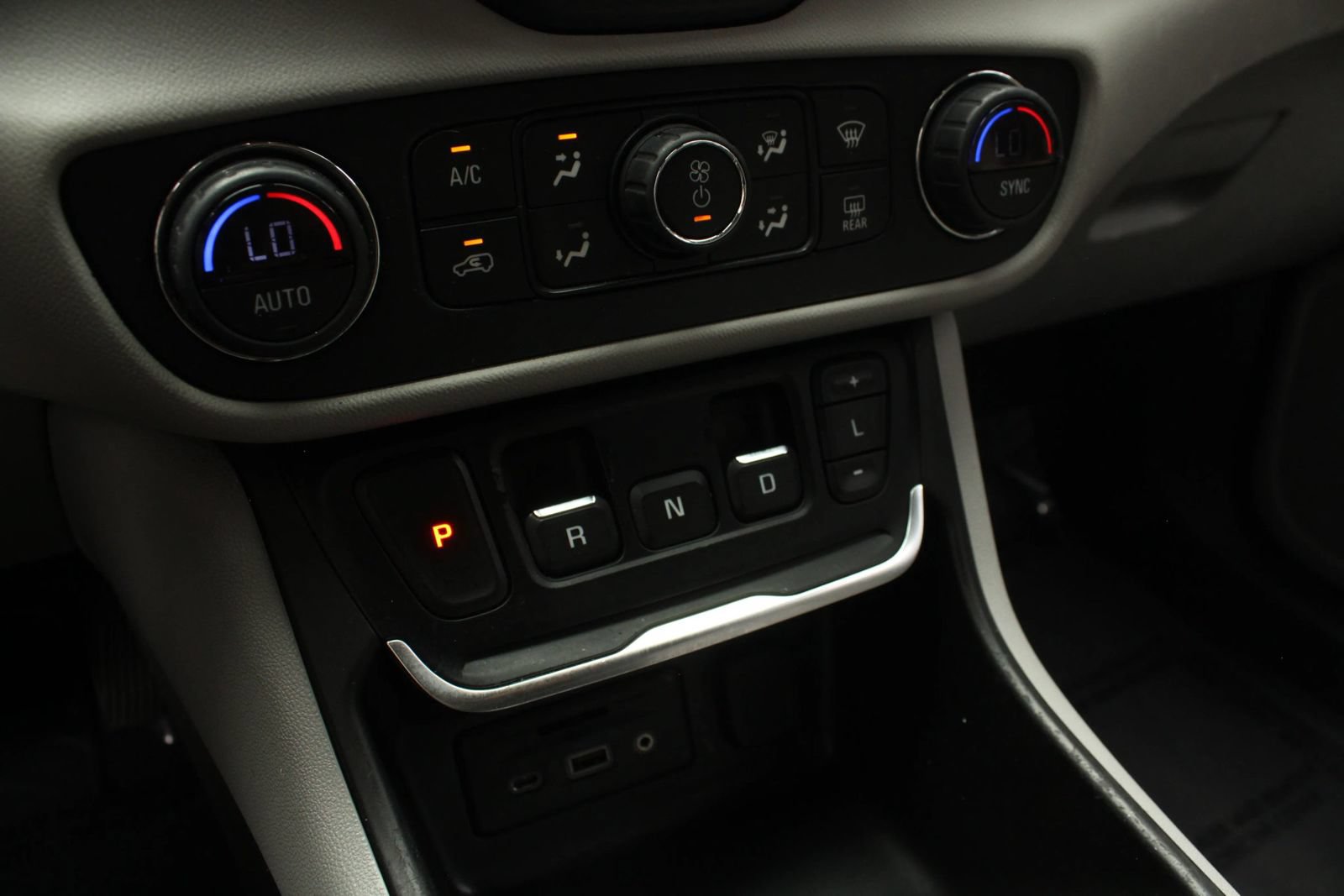 Used 2020 GMC Terrain SLT FWD image 34