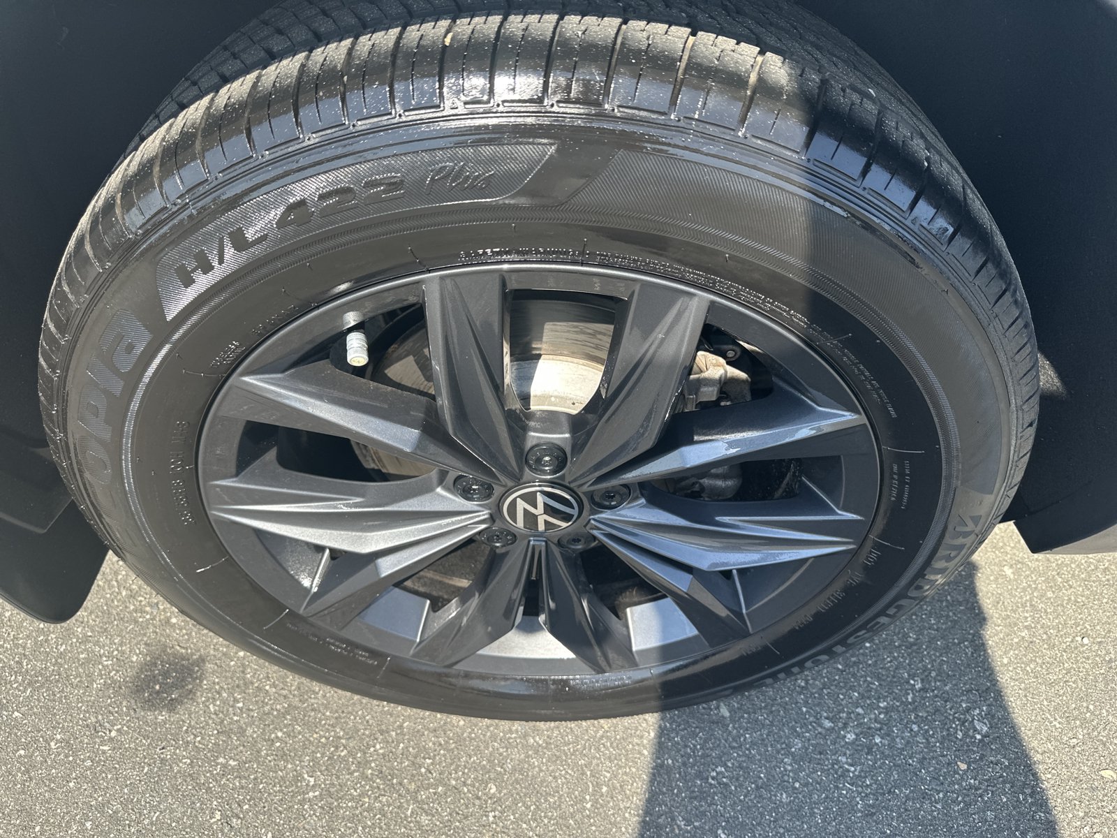 Used 2024 Volkswagen Tiguan SE FWD image 34