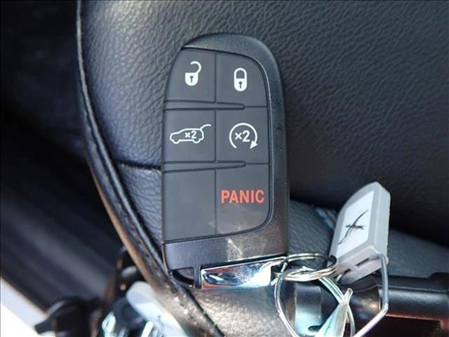 New 2026 Jeep Compass Latitude w/ Sun and Sound Group AWD/4WD image 27