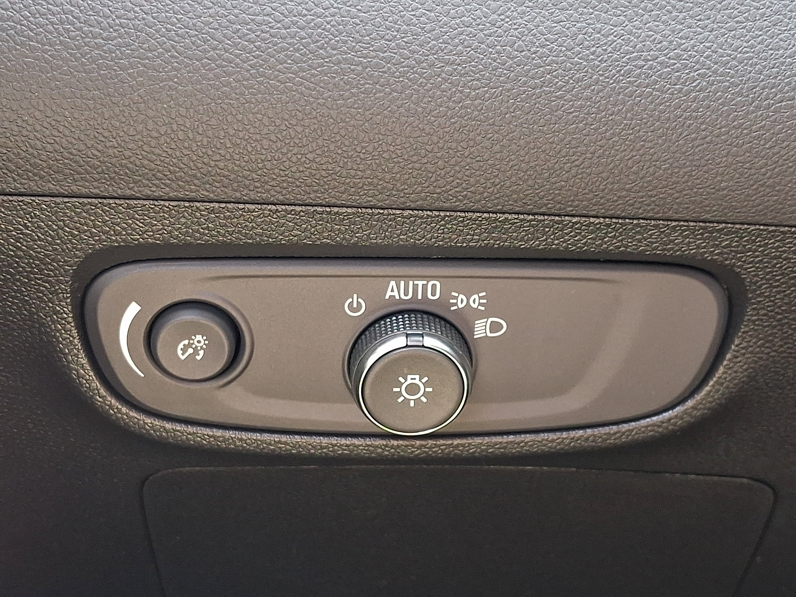 Used 2024 Buick Encore GX Preferred w/ Comfort Package FWD image 23