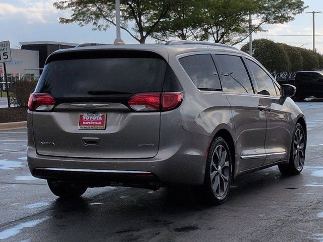 Used 2017 Chrysler Pacifica Limited FWD image 5