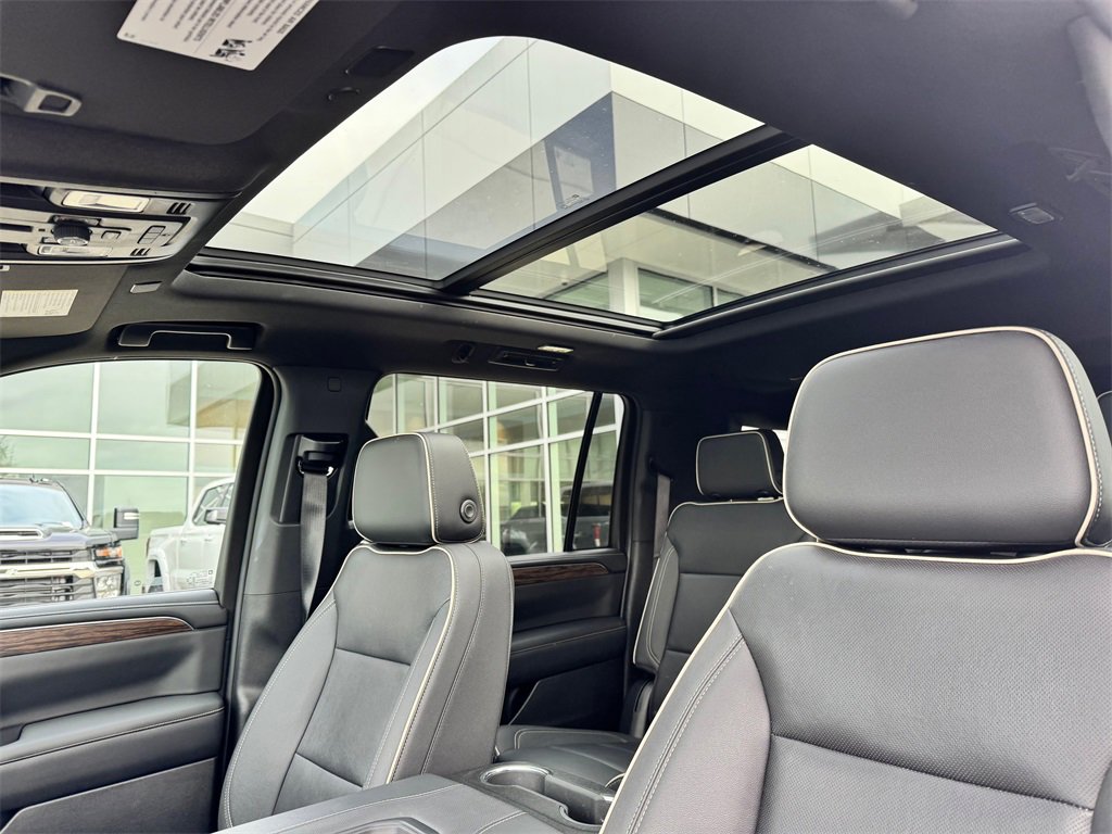 Used 2023 Chevrolet Suburban Premier image 22