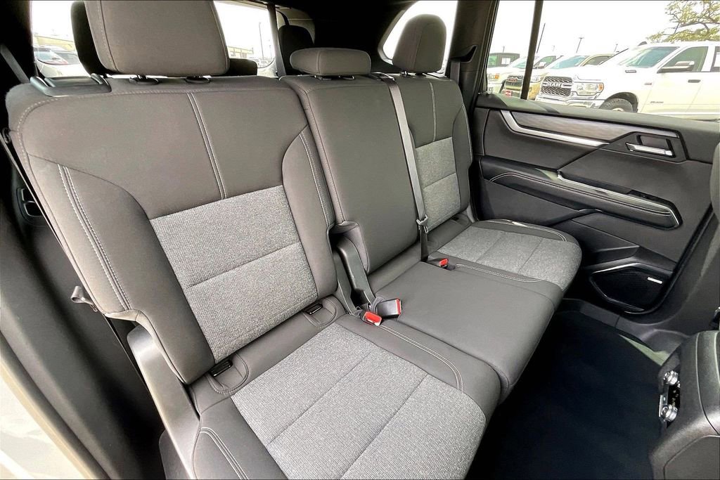 Used 2025 GMC Acadia Elevation image 21