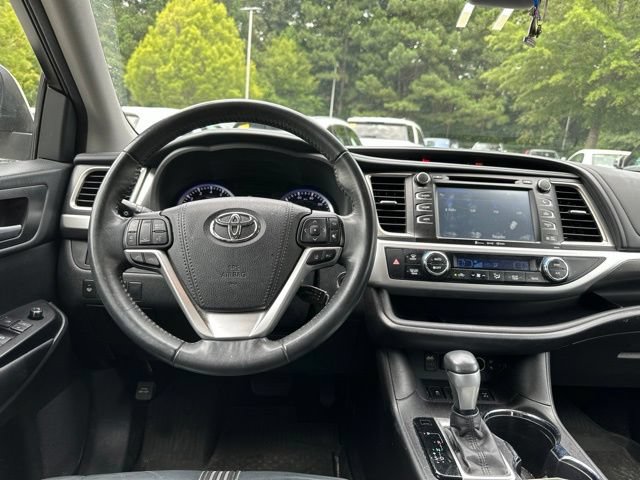 Used 2017 Toyota Highlander SE AWD/4WD image 11