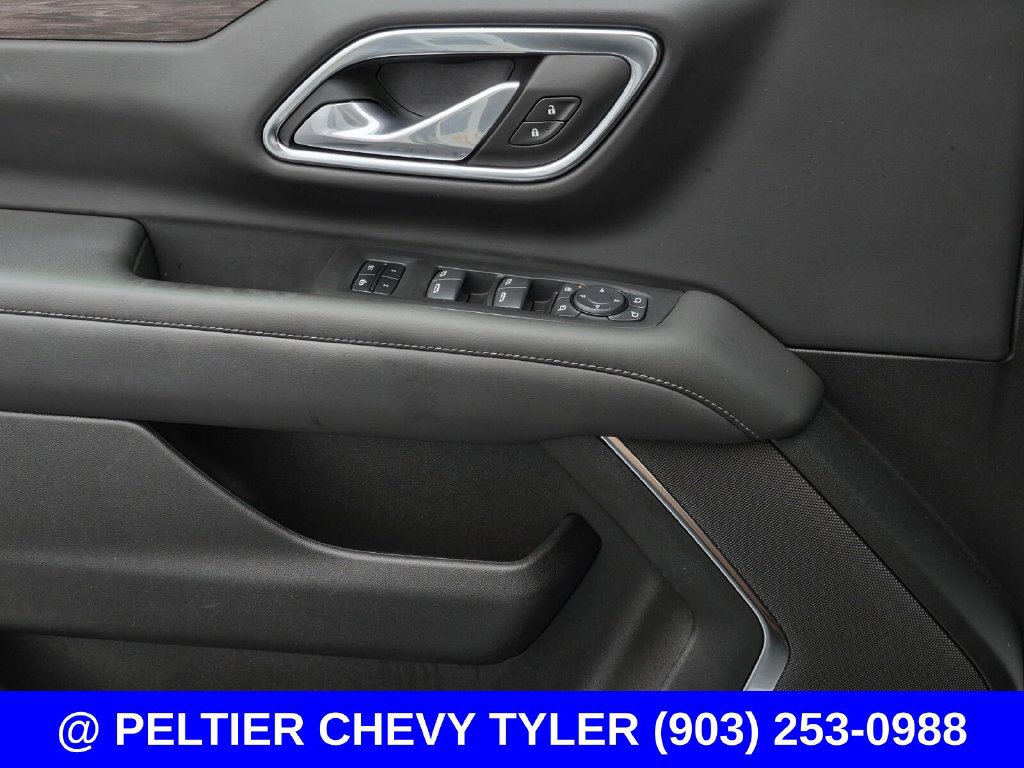 Used 2024 Chevrolet Suburban LT w/ Luxury Package RWD image 33